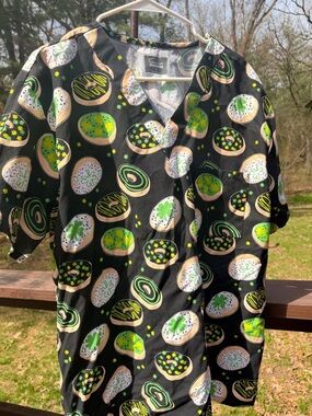 Butter-Soft Originals XL Black Shamrock Donut Print Top